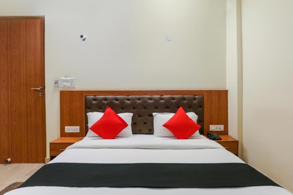 Hotel Capital O Bvh Hospitality Near Pvr Ansal Plaza Greater Noida Exteriér fotografie