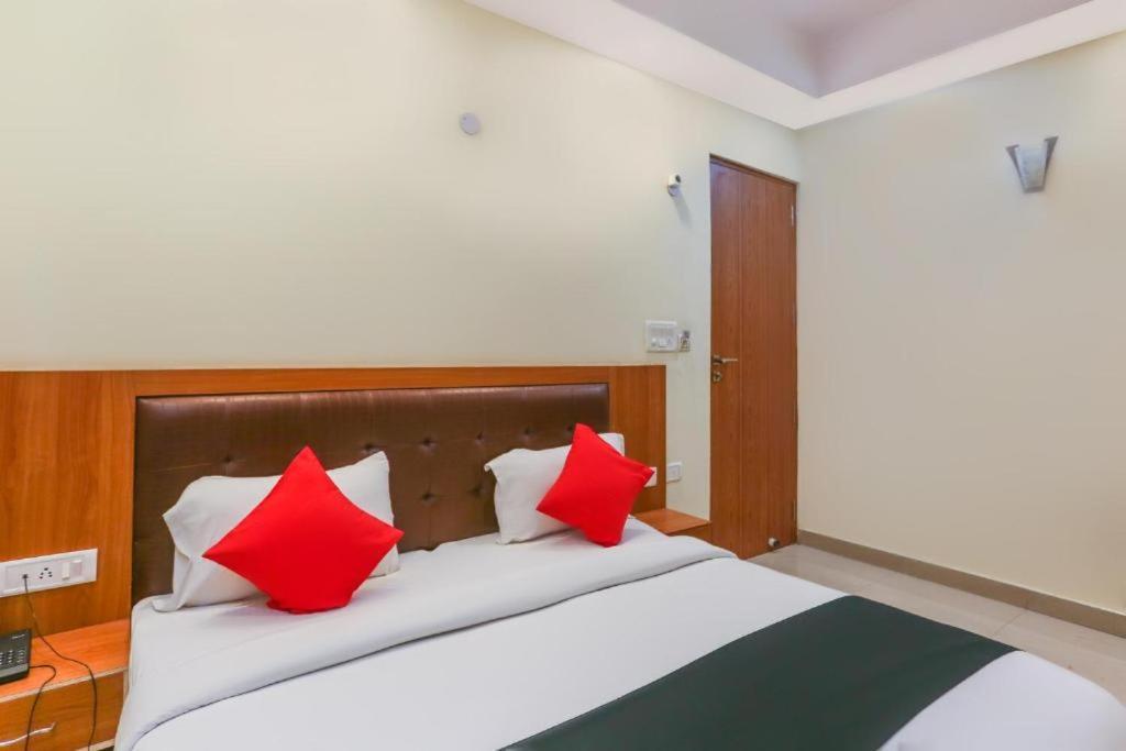 Hotel Capital O Bvh Hospitality Near Pvr Ansal Plaza Greater Noida Exteriér fotografie
