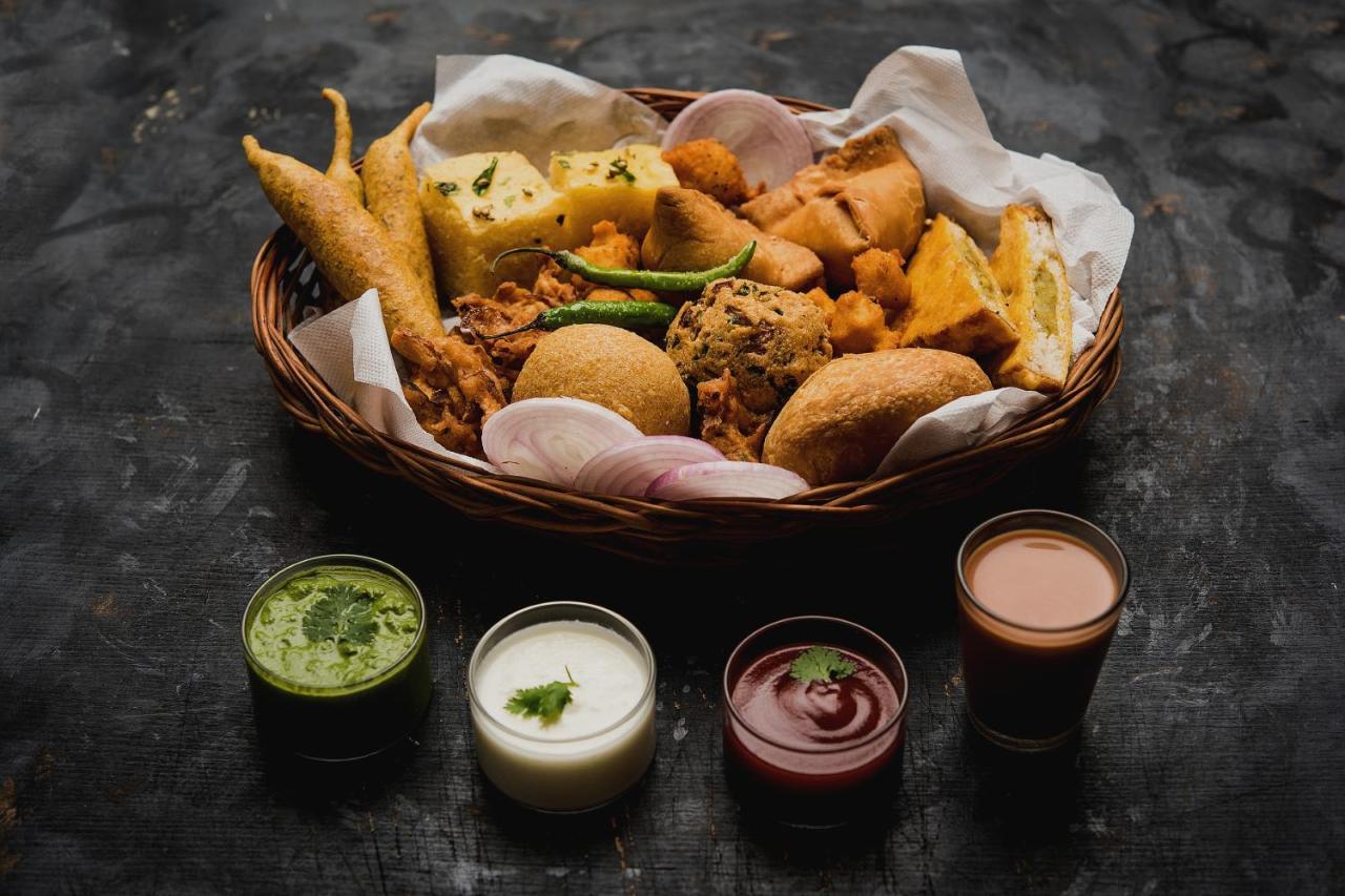Hotel Capital O Bvh Hospitality Near Pvr Ansal Plaza Greater Noida Exteriér fotografie
